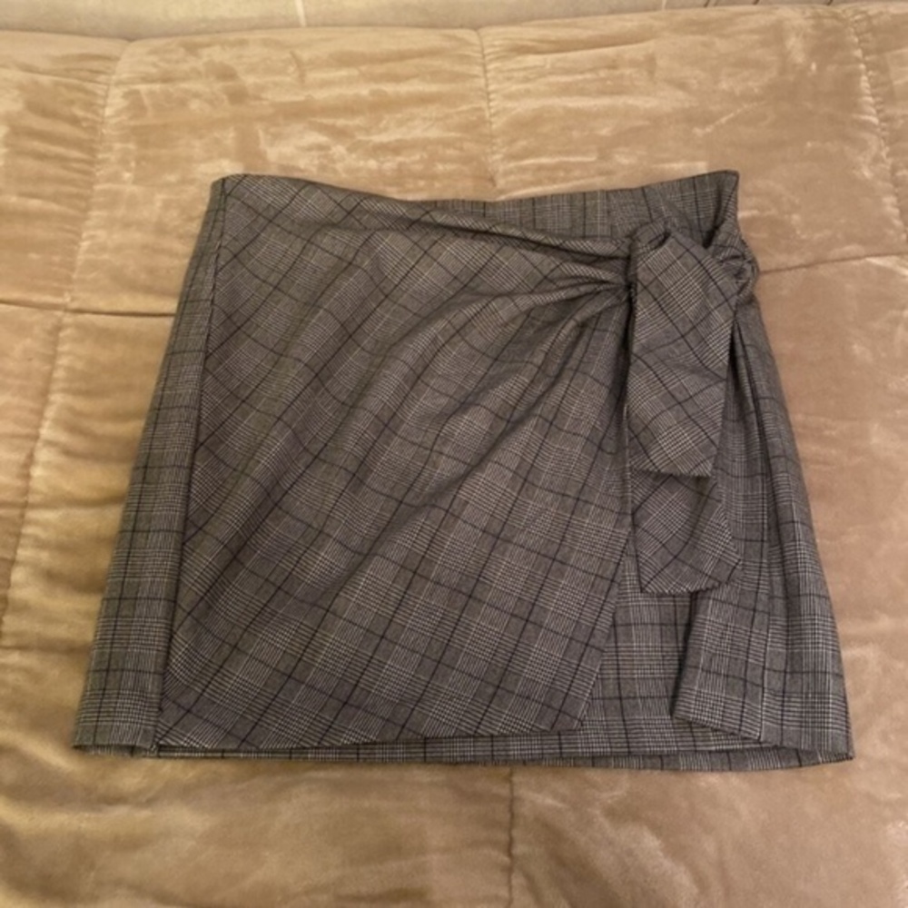 Forever 21+ NWT Size 3X Gray w/Plaid Print Above Knee Tie-Front Wrap Skirt